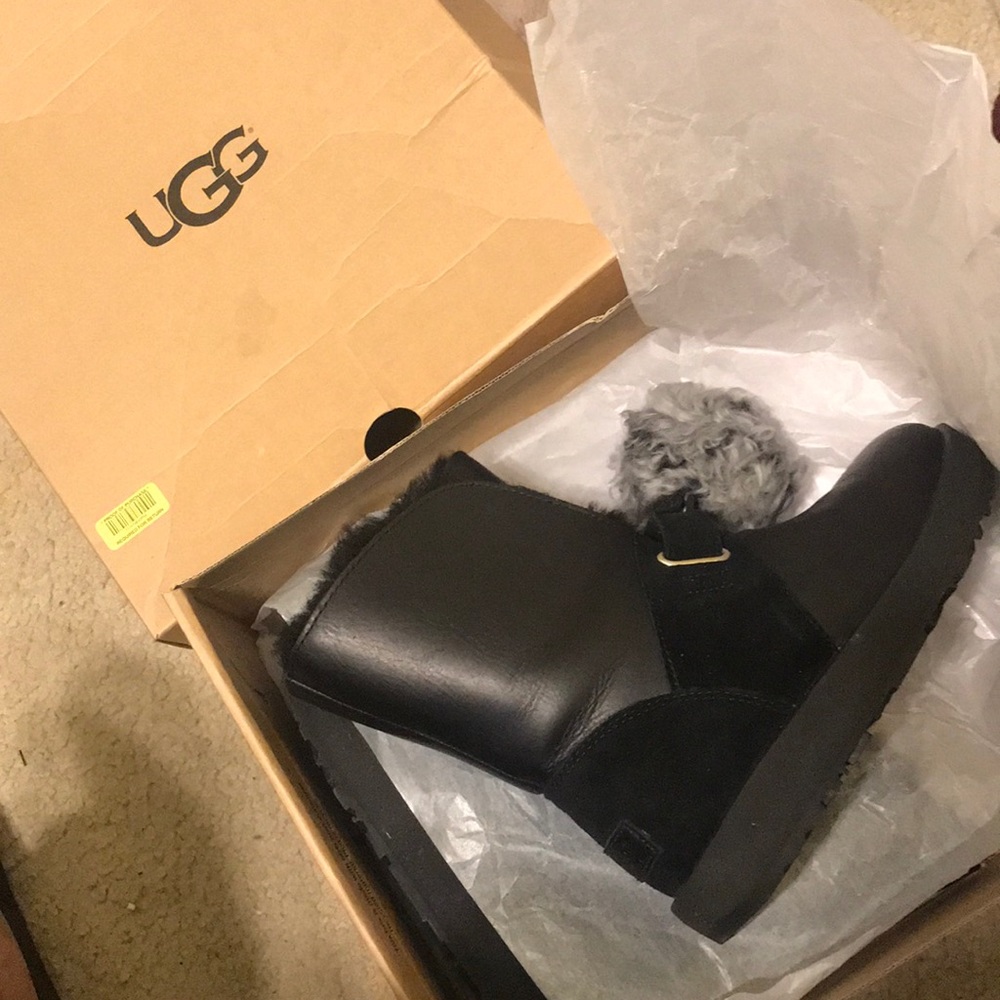 Uggs women size 7